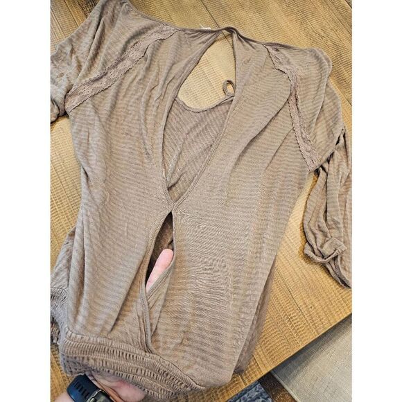 Guess halter long sleeve/ open back top - Picture 4 of 6